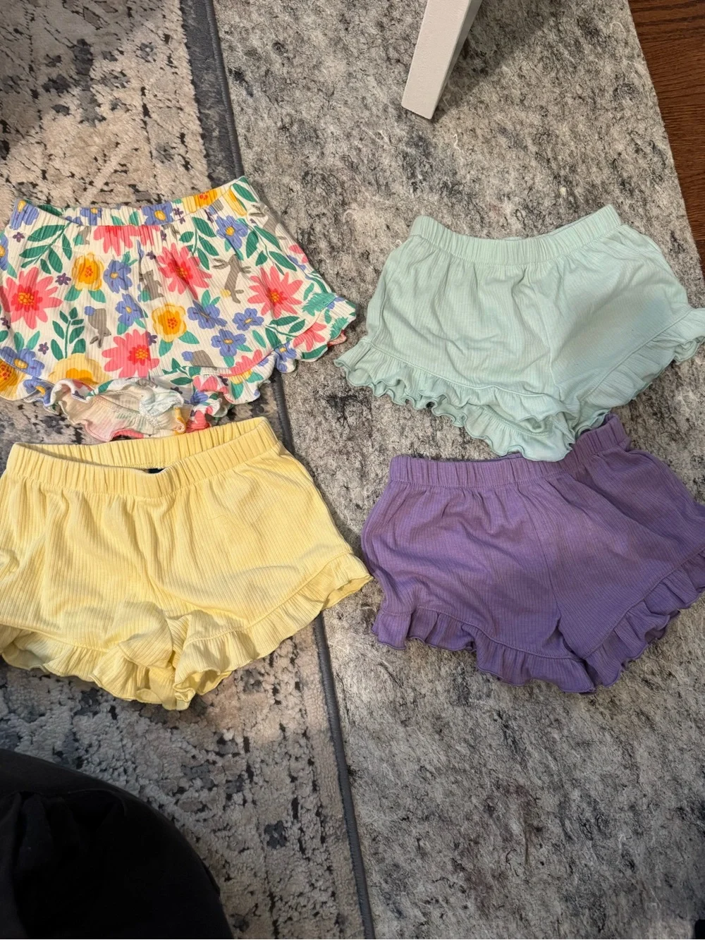 Old Navy Ribbed Ruffled Shorts for Toddler Girls lot 3T